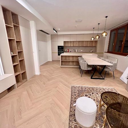 Stylish 3 Bedroom Apartment In The Hearth Of City Center With History Pressburg Exterior foto