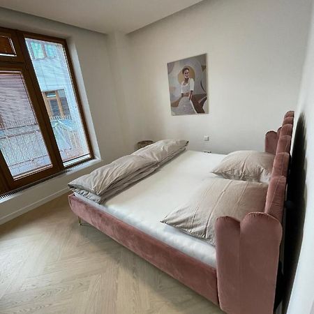 Stylish 3 Bedroom Apartment In The Hearth Of City Center With History Pressburg Exterior foto