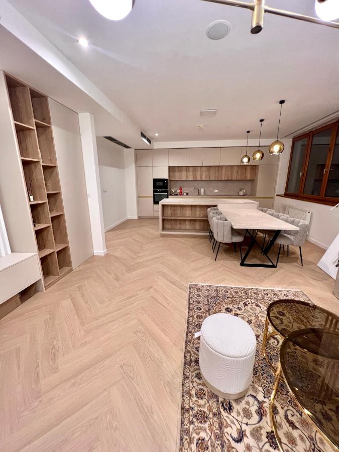 Stylish 3 Bedroom Apartment In The Hearth Of City Center With History Pressburg Exterior foto