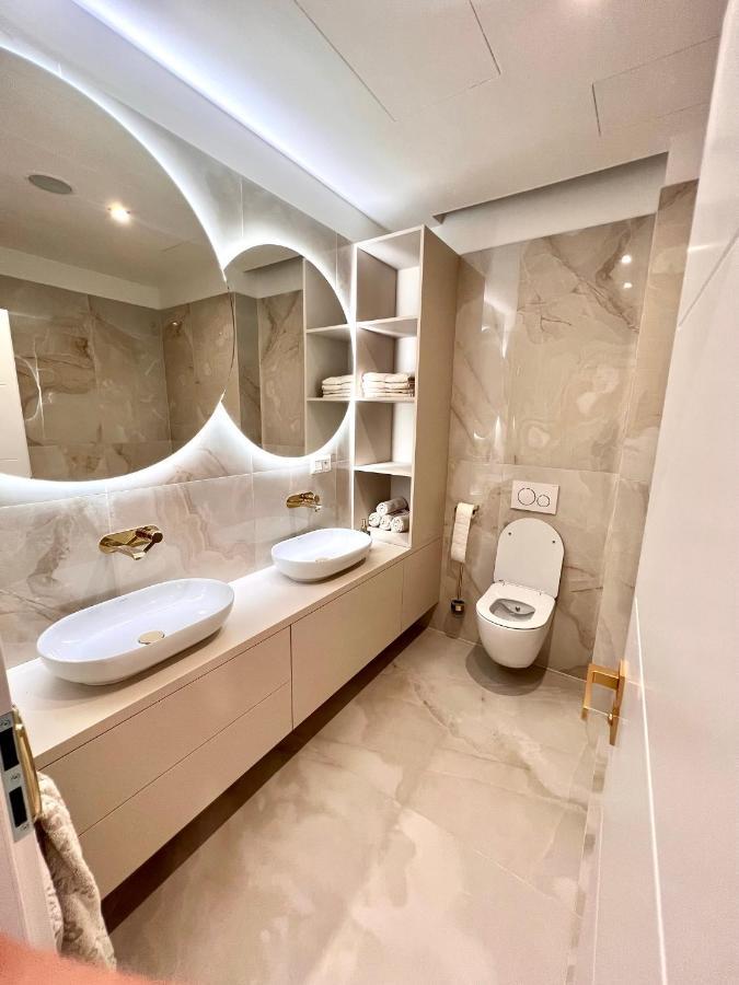 Stylish 3 Bedroom Apartment In The Hearth Of City Center With History Pressburg Exterior foto