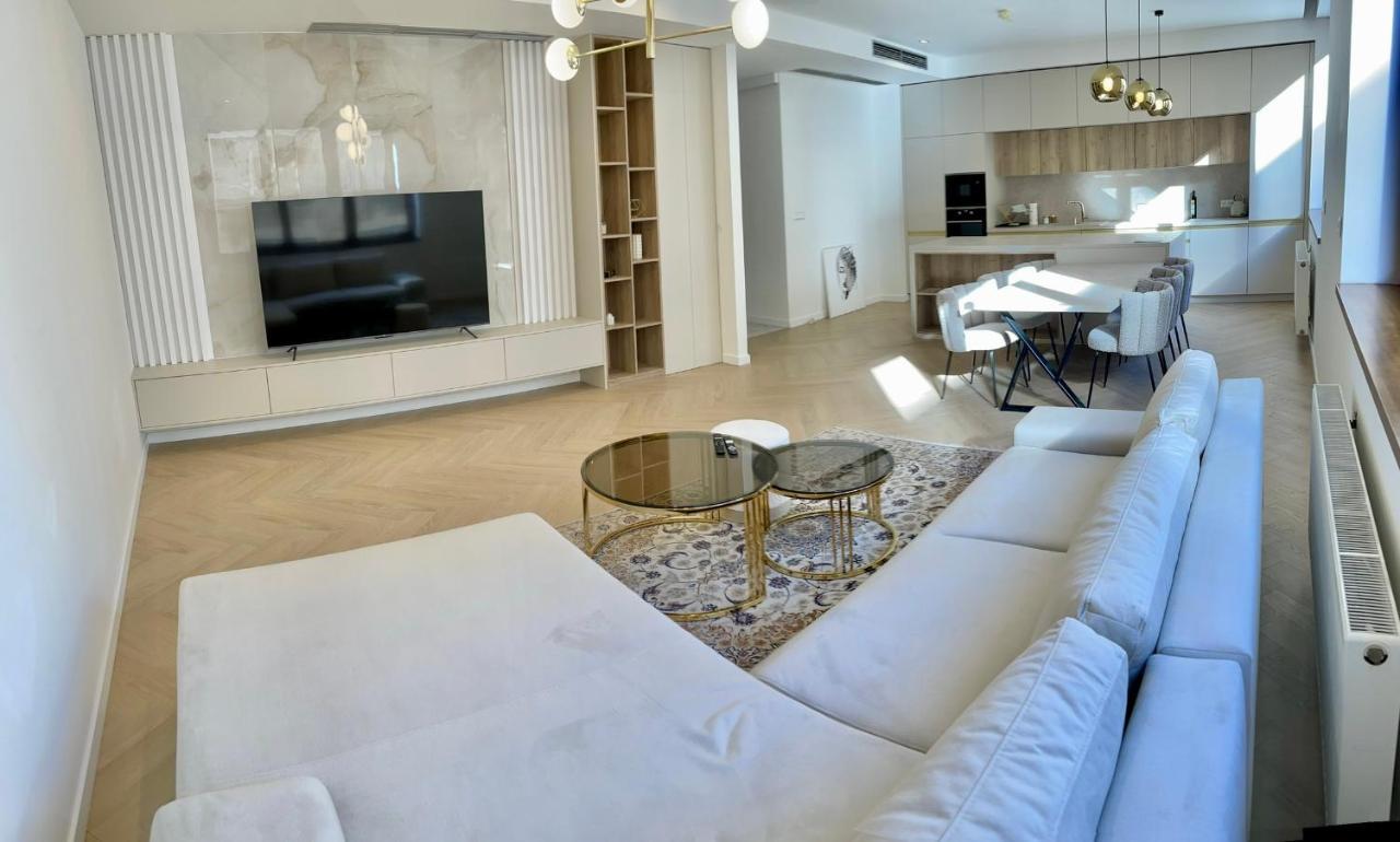 Stylish 3 Bedroom Apartment In The Hearth Of City Center With History Pressburg Exterior foto